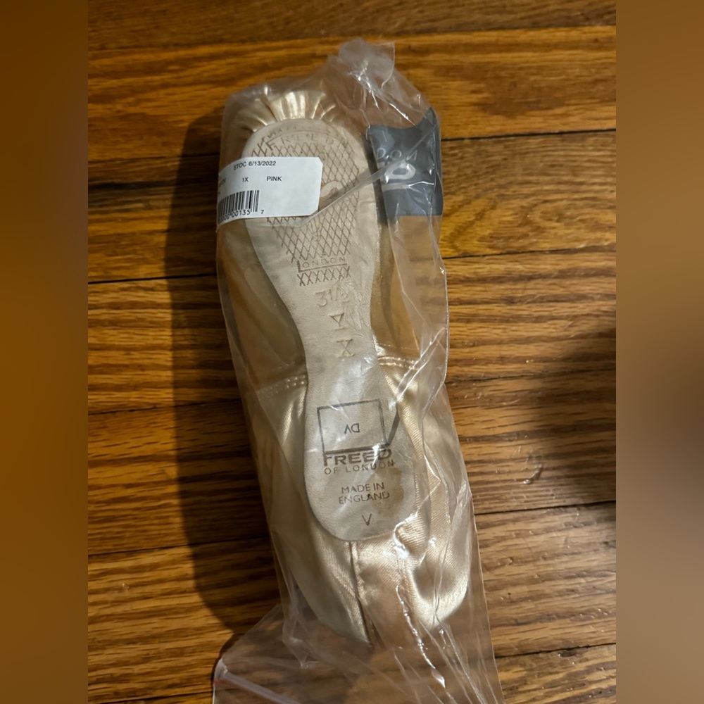 Freed Pointe Shoes size 3 1/2 X